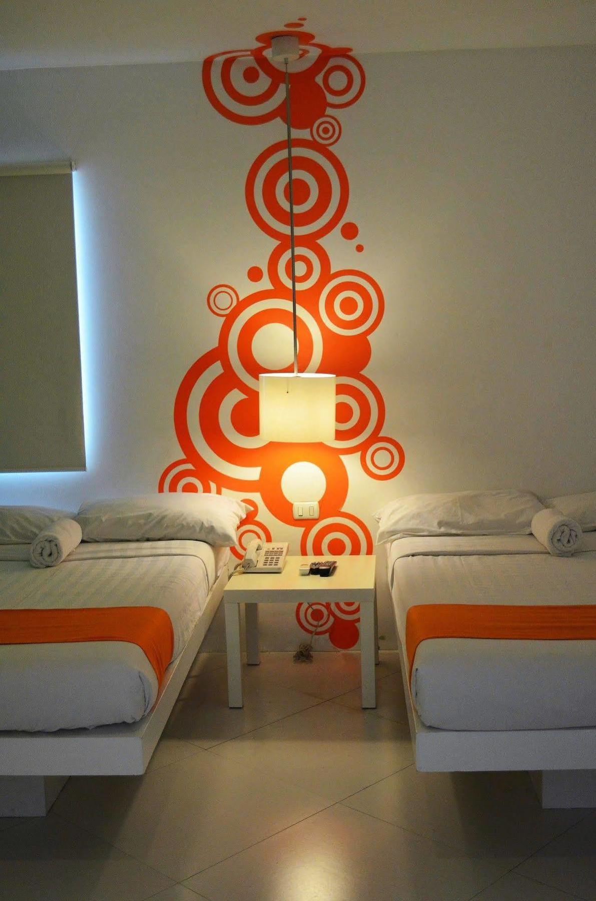 Islands Stay Hotels - Uptown Cebu Stadt Exterior foto
