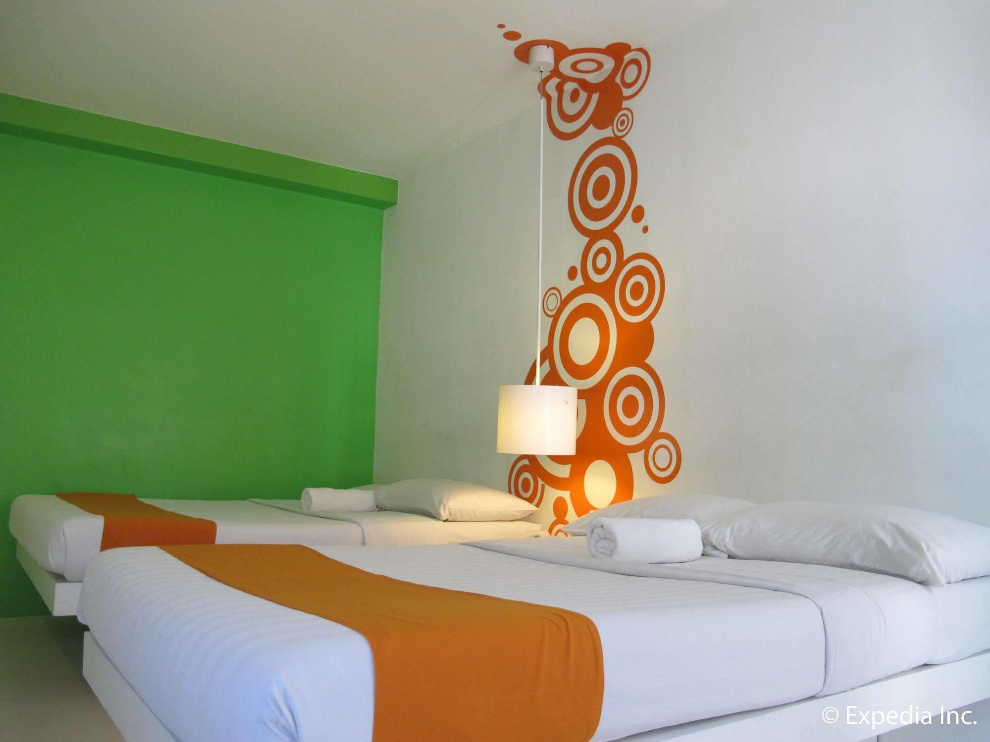 Islands Stay Hotels - Uptown Cebu Stadt Exterior foto