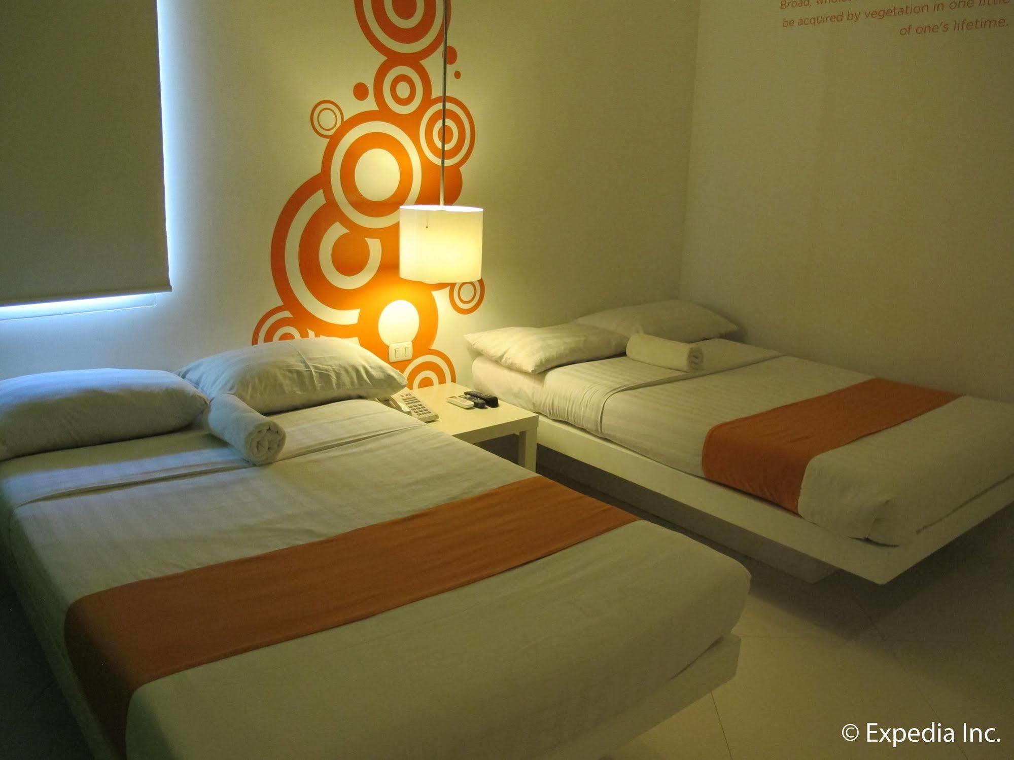 Islands Stay Hotels - Uptown Cebu Stadt Exterior foto