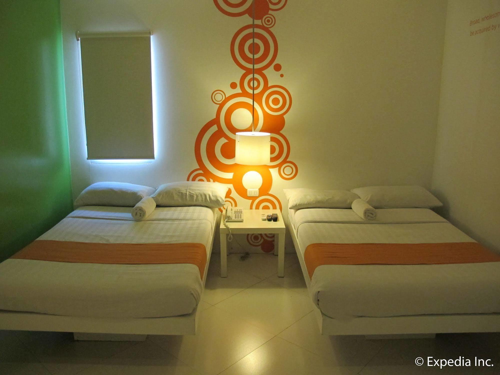 Islands Stay Hotels - Uptown Cebu Stadt Exterior foto