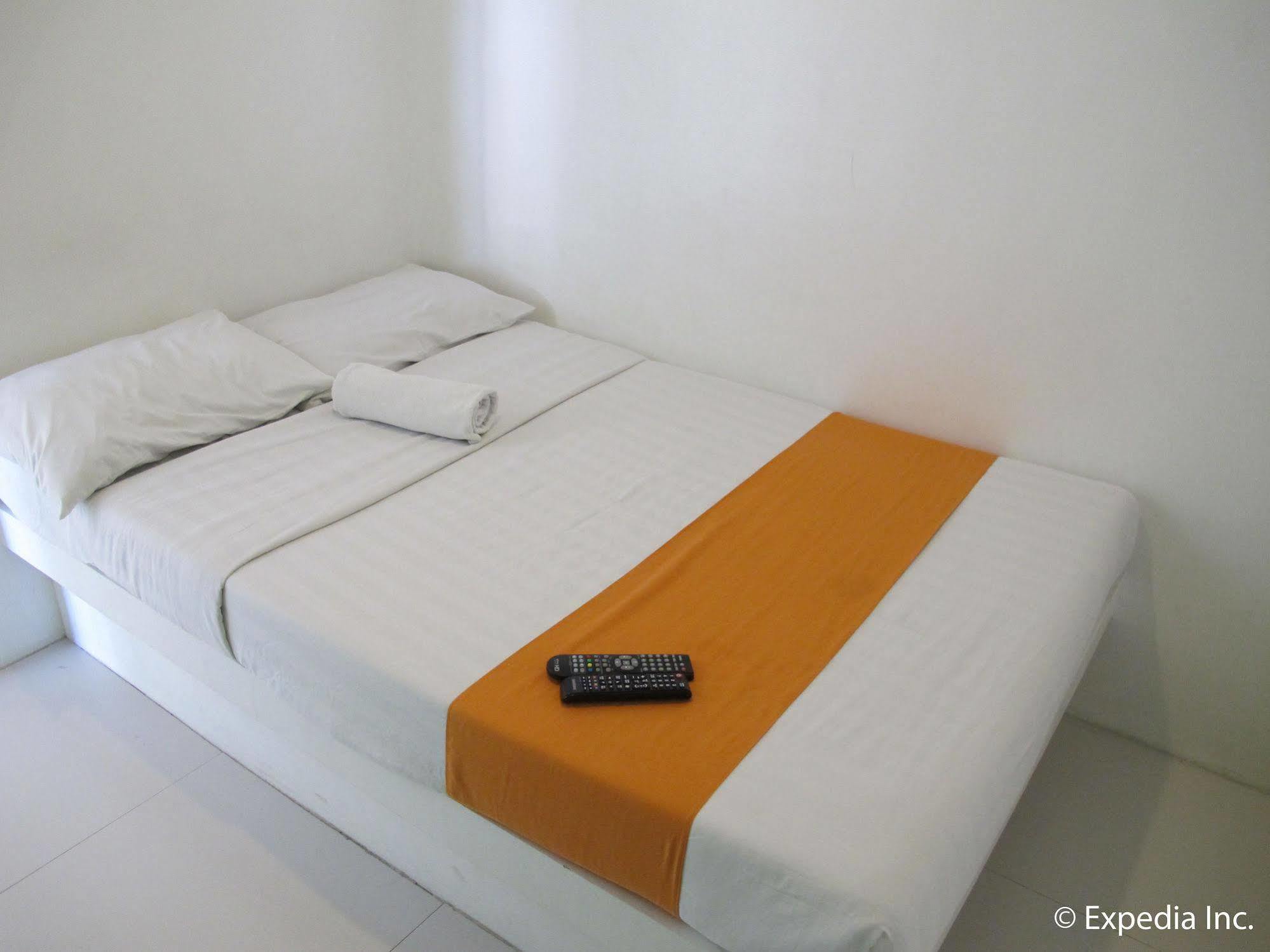Islands Stay Hotels - Uptown Cebu Stadt Exterior foto