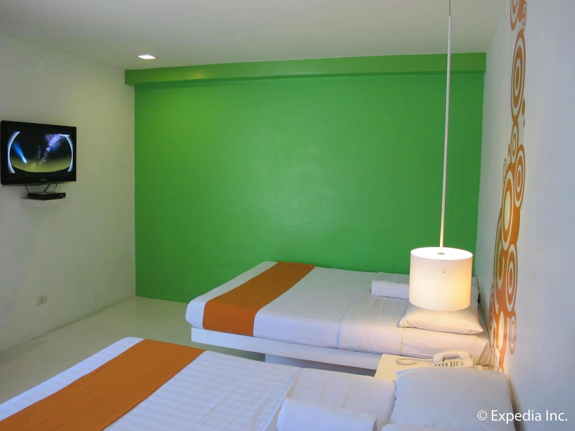 Islands Stay Hotels - Uptown Cebu Stadt Exterior foto