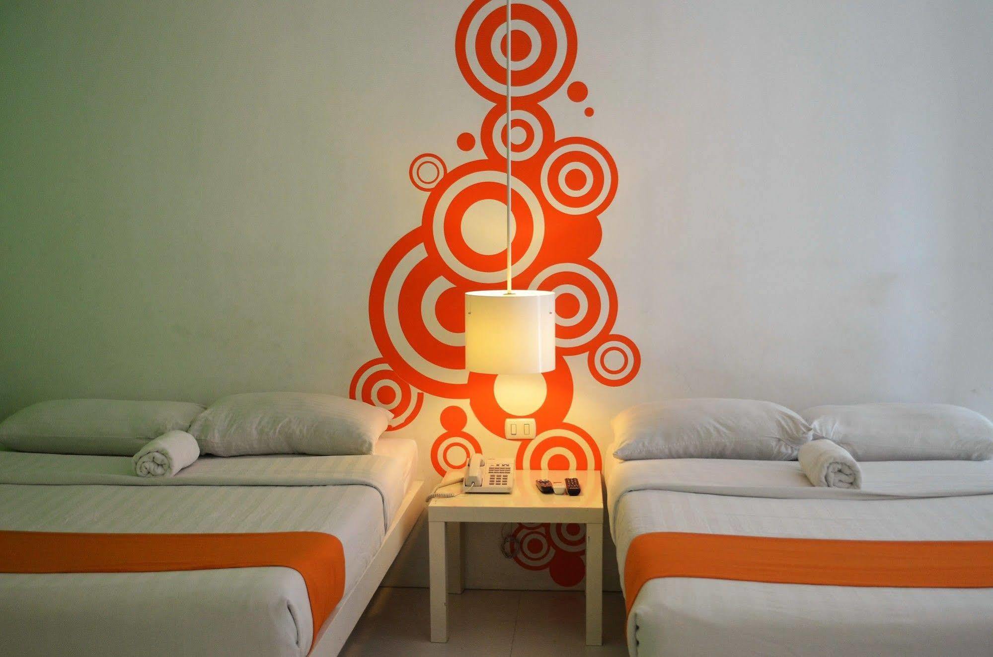 Islands Stay Hotels - Uptown Cebu Stadt Exterior foto